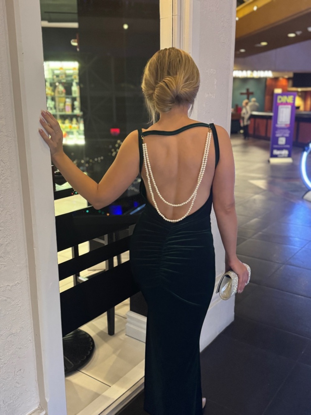 Elegant GREEN Velvet Pearl-Back Evening Dress